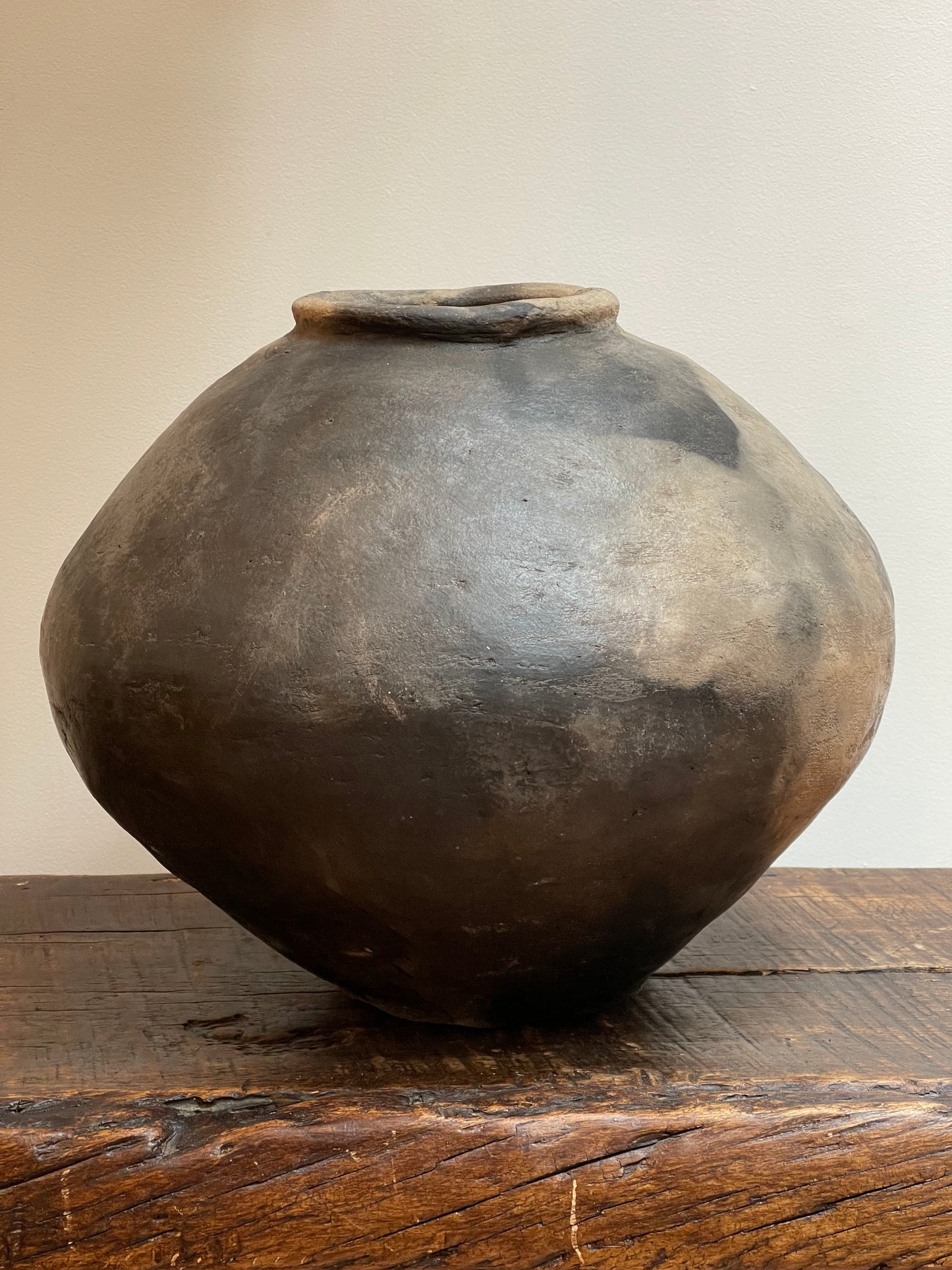 Large terracotta pot "black & sand"
